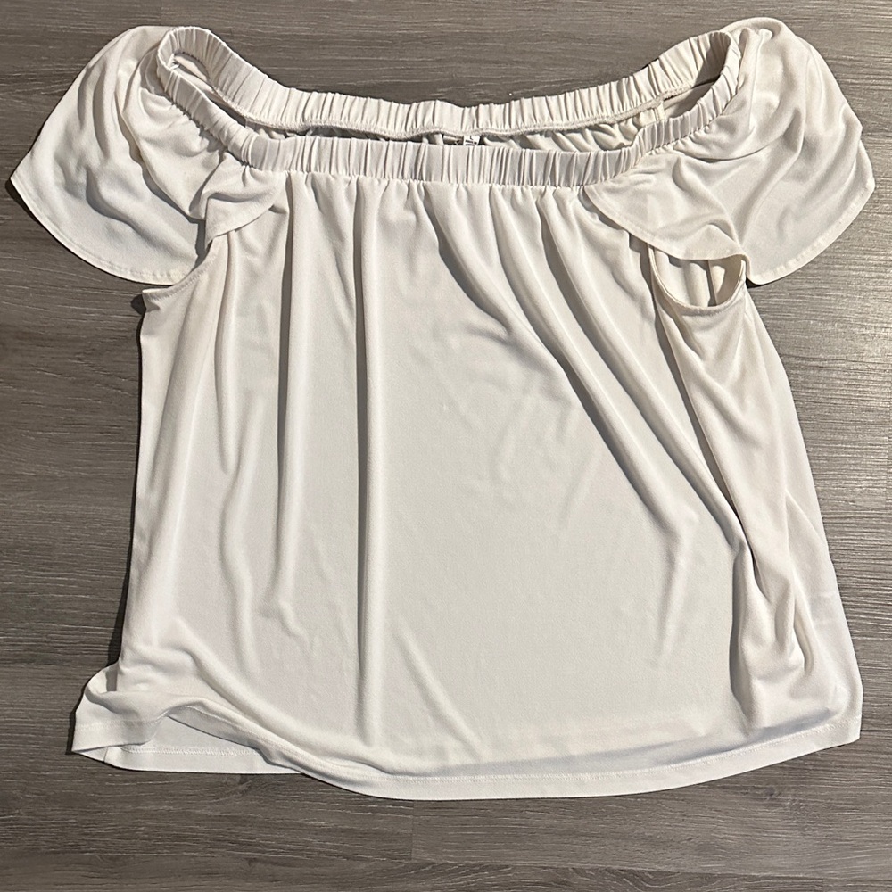 Jules & Leopold Off-Shoulder Cream Blouse